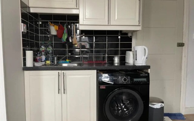 Studio Flat London Finchley Rd NW11