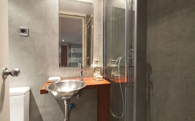 My Space Barcelona Gracia Pool B32