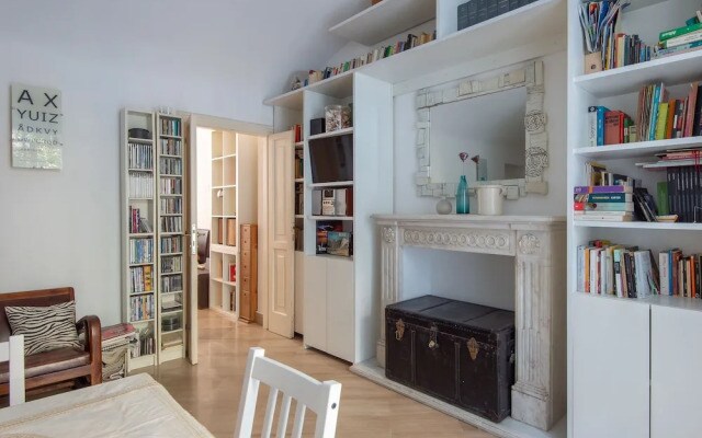 Esquilno Garden Apartment