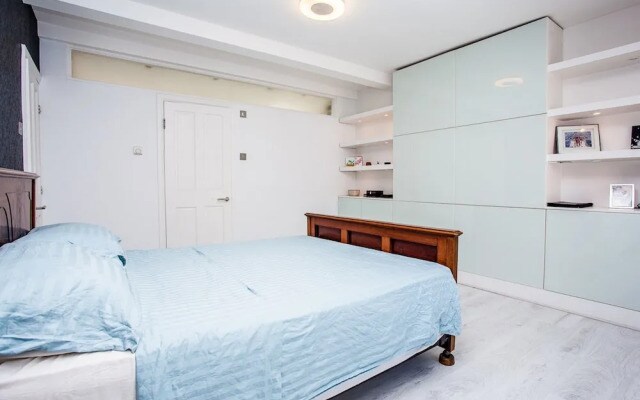 Bright 3 Bedroom Home in Clapham South
