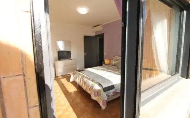 Eur Bright Spacious terraced Apartment