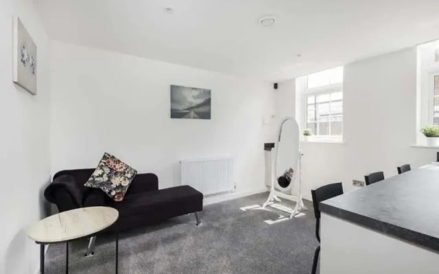 Modern 2bed Apartment-ground Floor-free Parking