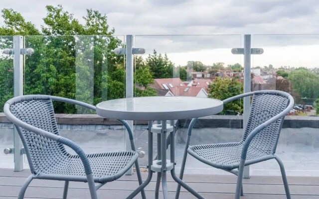 Newly Refurbished 2 bed With Fantastic View