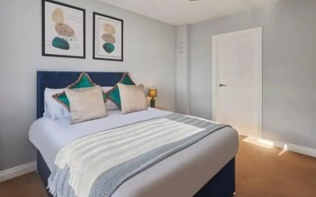 Host Stay Tibshelf House