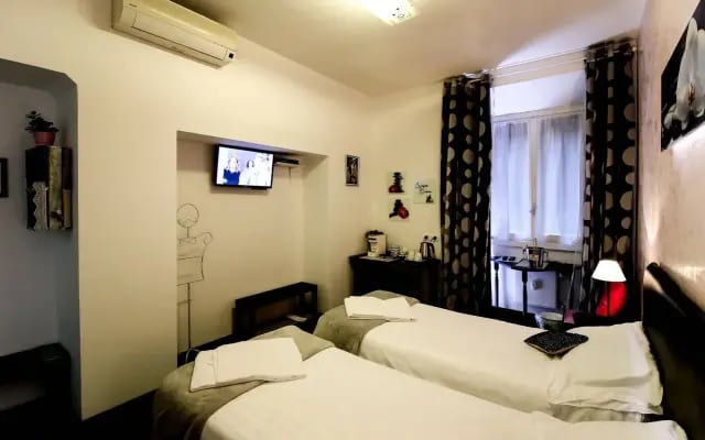 Caroline Rooms Rome