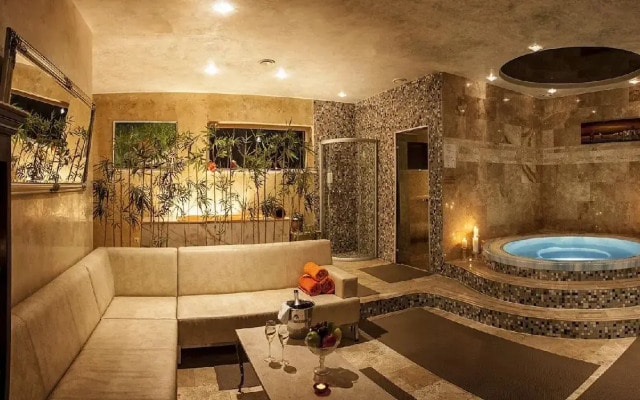 Ararat All Suites Hotel