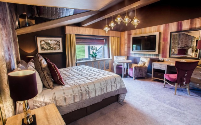 Red Hall Hotel