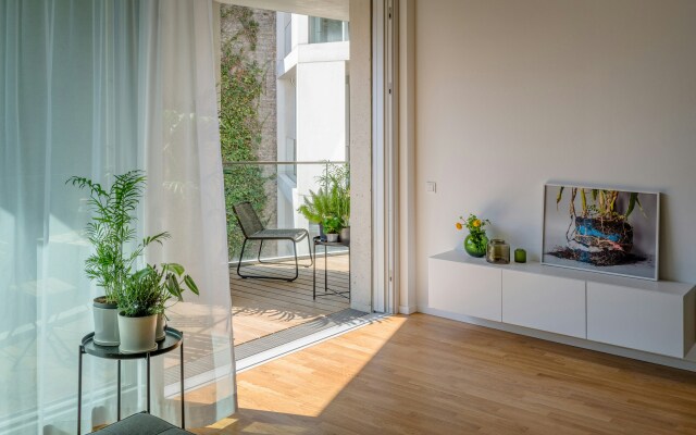 Carlotta Apartments