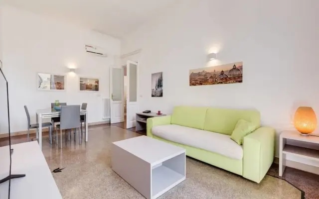 Bright and Modern 2 bed Flat in Prati