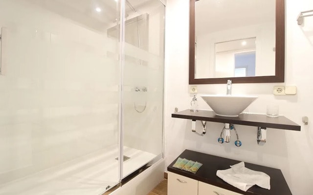 Luminous Apartment in Chueca Allôhousing