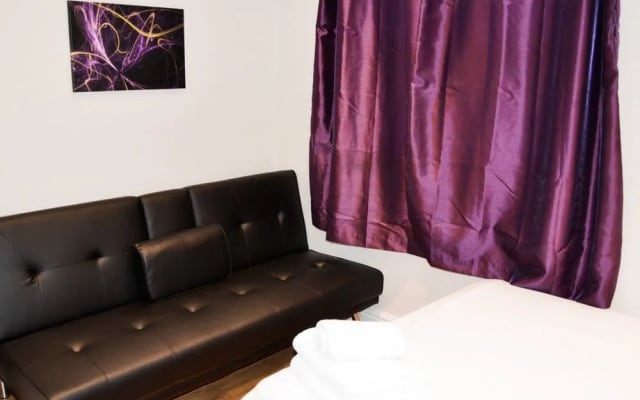 OYO Home Plender Street 1