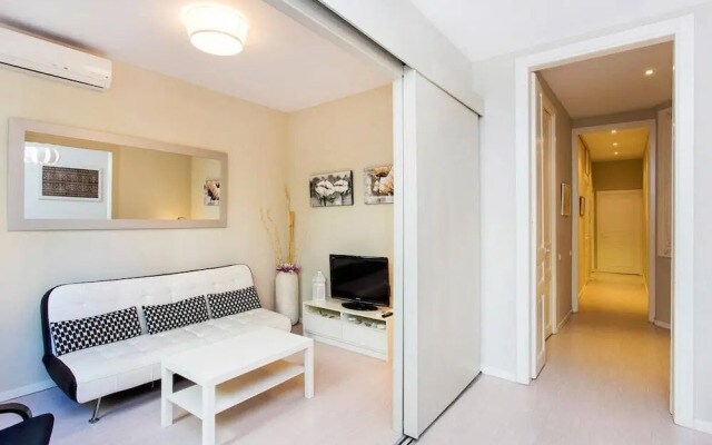 Trendy 3 Bedroom Flat in Central Area