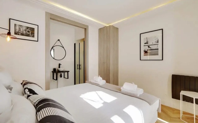 The Upper Marais Superb Apartment for 6 People
