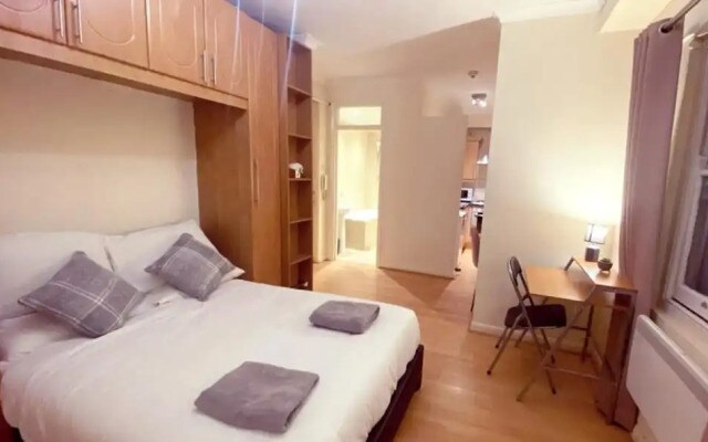 London Chelsea, Big 2 People Studio Apartment