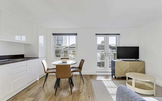 Chic Chiswick Apartment