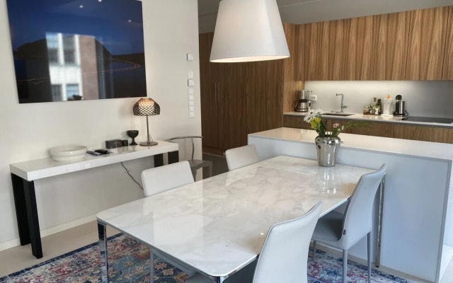 Luxury City Seafront Apartment w Balcony