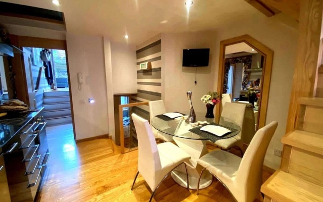 Stylish London Flat With Private Patio