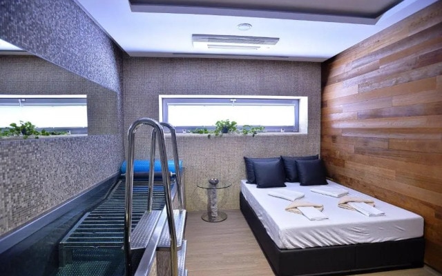 Hotel Pecr Well