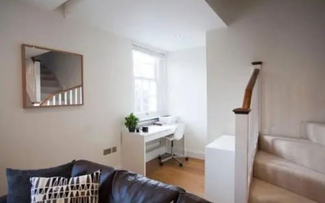 Finchley Central - Spacious Triplex