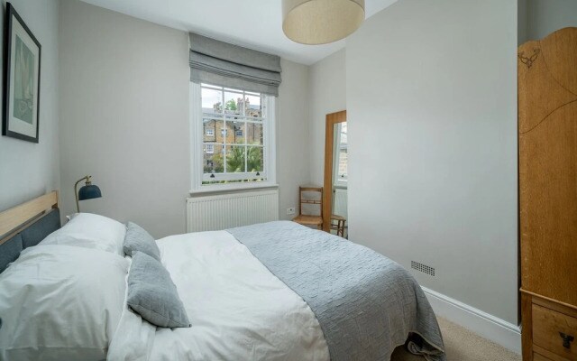 JOIVY Contemporary 2-Bed House W/ Private Garden