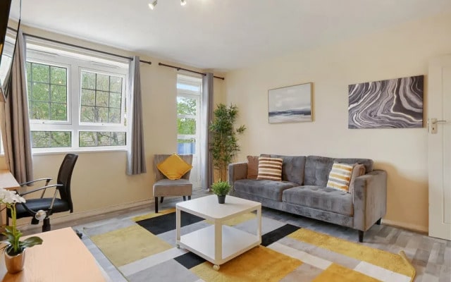 The Xavier Flat by Kasar Stays