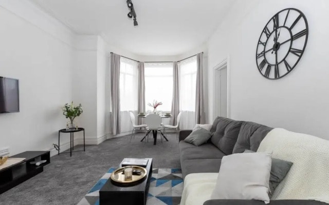 Peaceful and Light 1 Bedroom Flat in Kilburn
