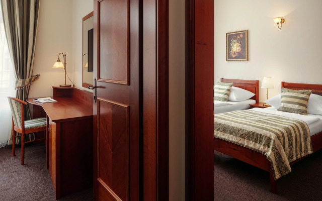 Amigo City Centre Hotel