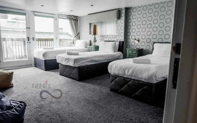 Liverpool Party Pads The Famous 8