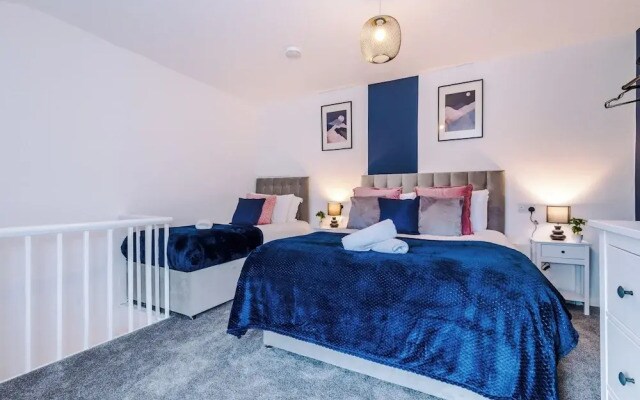 2 Droylsden Road