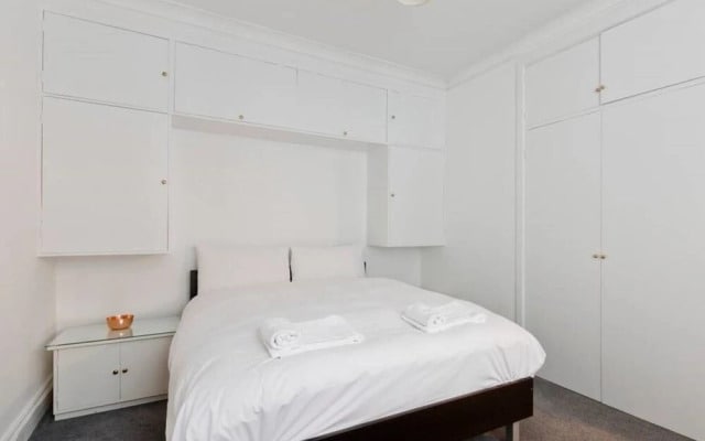 Oxford Circus Luminous Gem, Sleeps 4