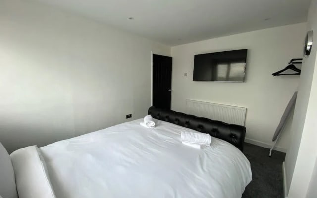 Lovely Refurbished 3-bed House in Liverpool