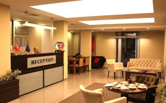 Grand Merin Formula 1 Hotel