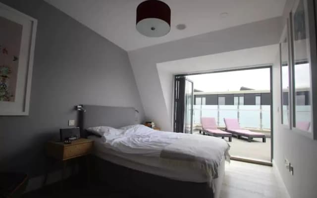 1 Bedroom Apartment in Hackney With Roof Terrace