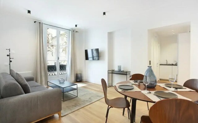 Elegant Apartment at the Palais Royal Opera