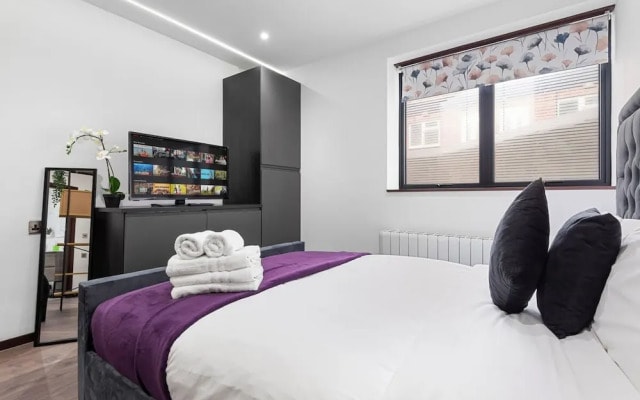 Bright Studio Retreat in Golders Green