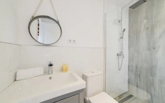 Modern & Chic 2 Bed Apt in Lesseps