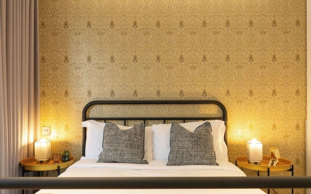 Urban Chic - Aird House