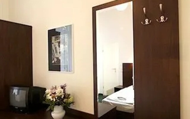 Arta Lenz Hotel