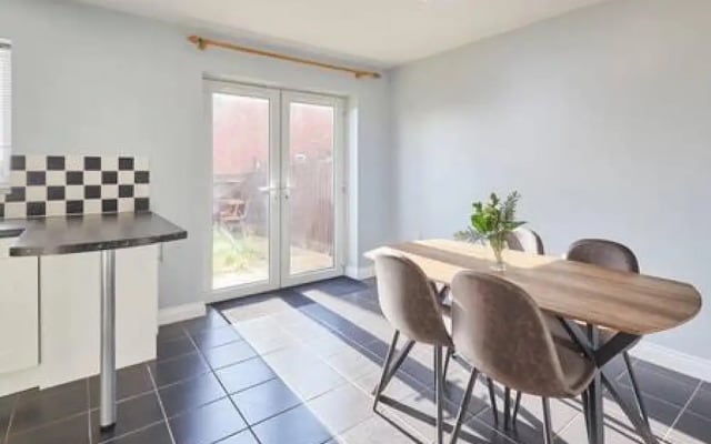 Host Stay Tibshelf House