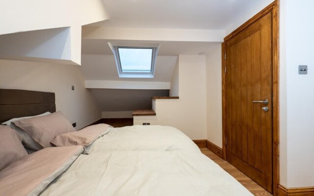 Tranquil Stoke-on-trent 4bed, 2 Bath, Parking