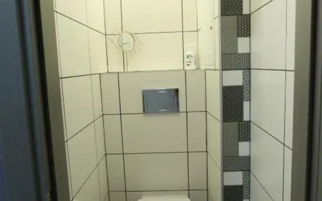 Comfy 2 Room Apartment - Free Parking - 350Mbps WiFi - Netflix