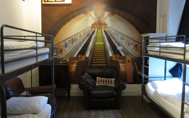 The Horse & Stables