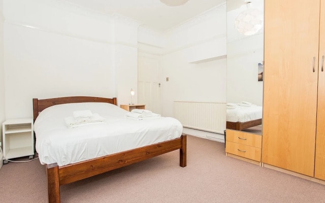 Spacious 2 Bedroom Flat in North West London