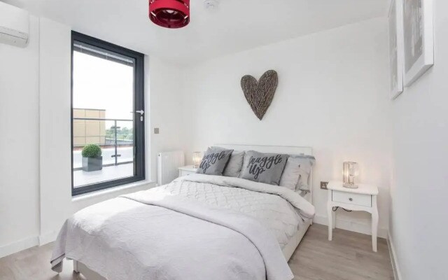 2 Bedroom Penthouse - Large Balcony - Minster View