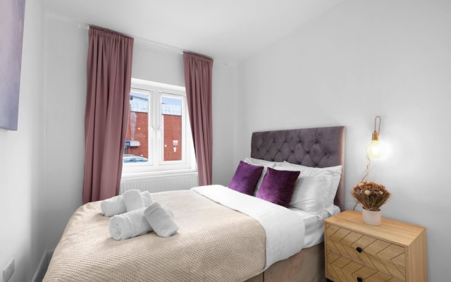 Modern 3 Bedroom, 2 Bathroom Home in Edgware