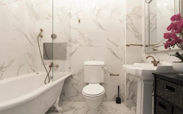 London Apartment- 4 Bedrooms-garden and Parking