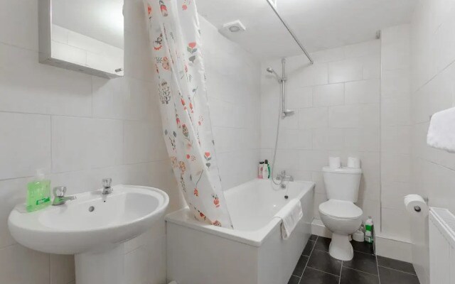 1 Bedroom Apartment in Notting Hill Accommodates 3