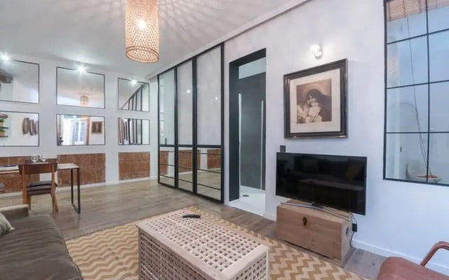 Spacious Designer Two Bed Apartment in Malasaña