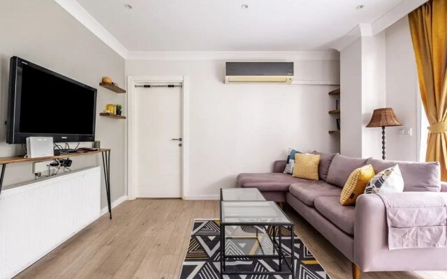 Flat with Backyard near Idealtepe Marmaray Station