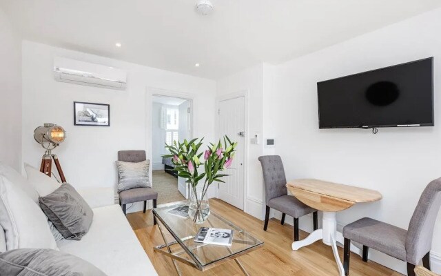 Pet-friendly Fulham 1-bed Apt, 2 Mins to Tube